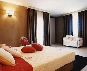 מלון Esperidi Park