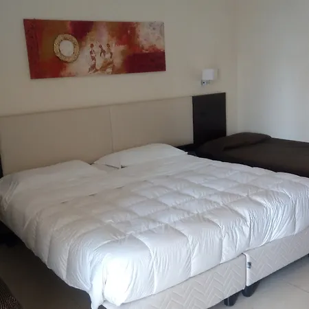 Esperidi Park מלון