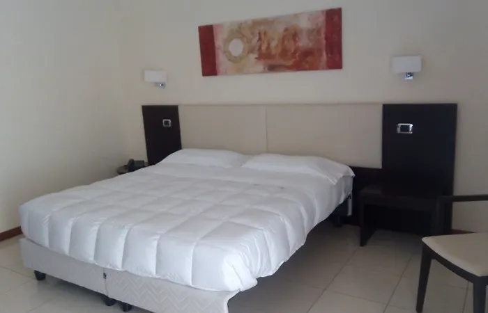 מלון Esperidi Park 4*
